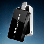 BitBox02 Nova in Schwarz und Weiß vor einem Sternenhimmel