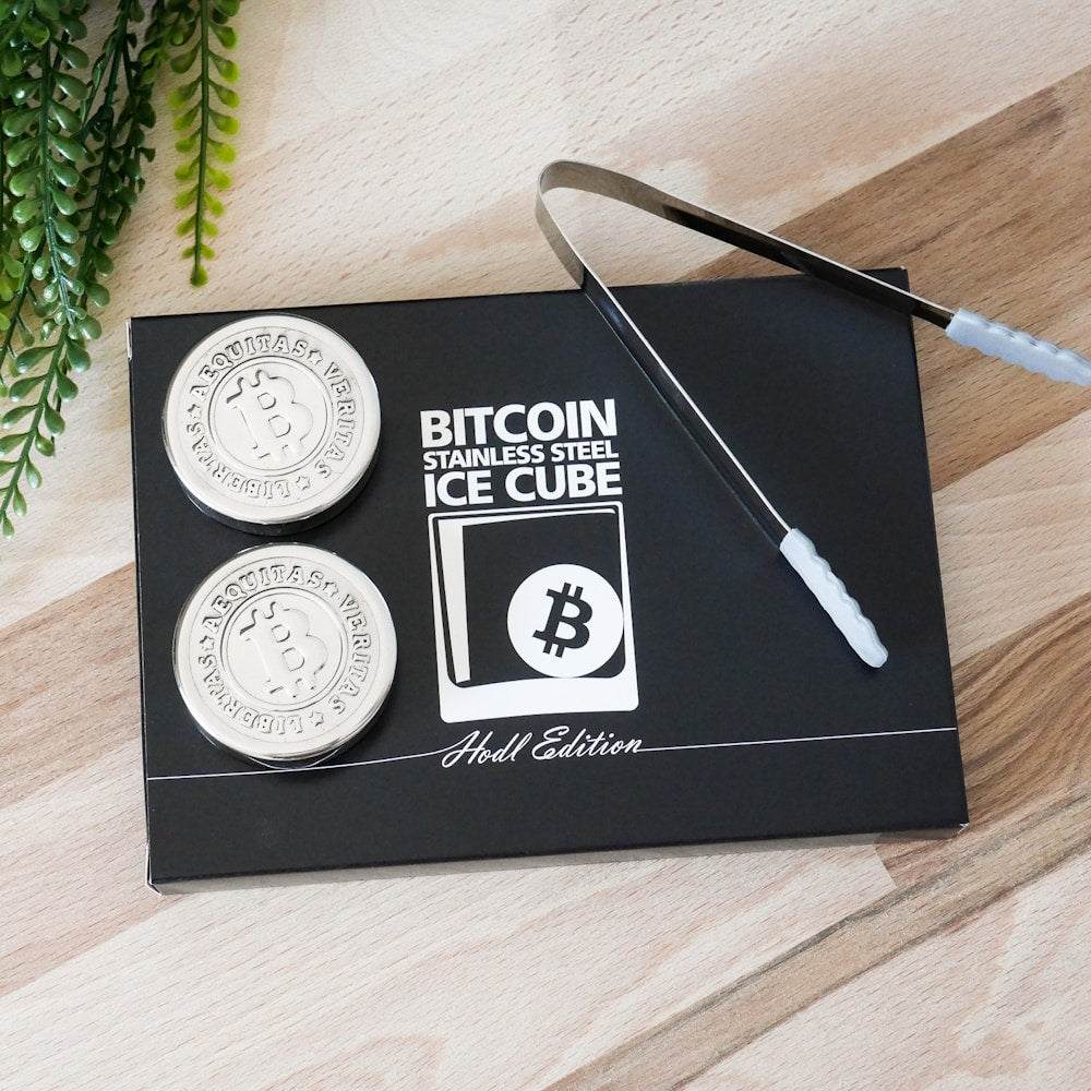 Bitcoin Eiswürfel 2er Set aus Edelstahl, silberfarbene wiederverwendbare Eiswürfel für Drinks