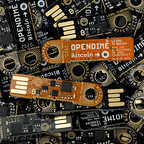 Haufen Opendime-Sticks, zwei davon in Orange und Kupfer