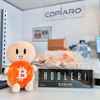 The Little HODLer soft plush toy from Lina Seiches Comics, 30x21x5 cm, 100% polyester, CE-certified for ages 3+, perfect Bitcoin companion