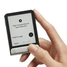 Ledger Flex Krypto Hardware Wallet mit E Ink Touch-Display für über 5500 Kryptowährungen und höchste Sicherheit