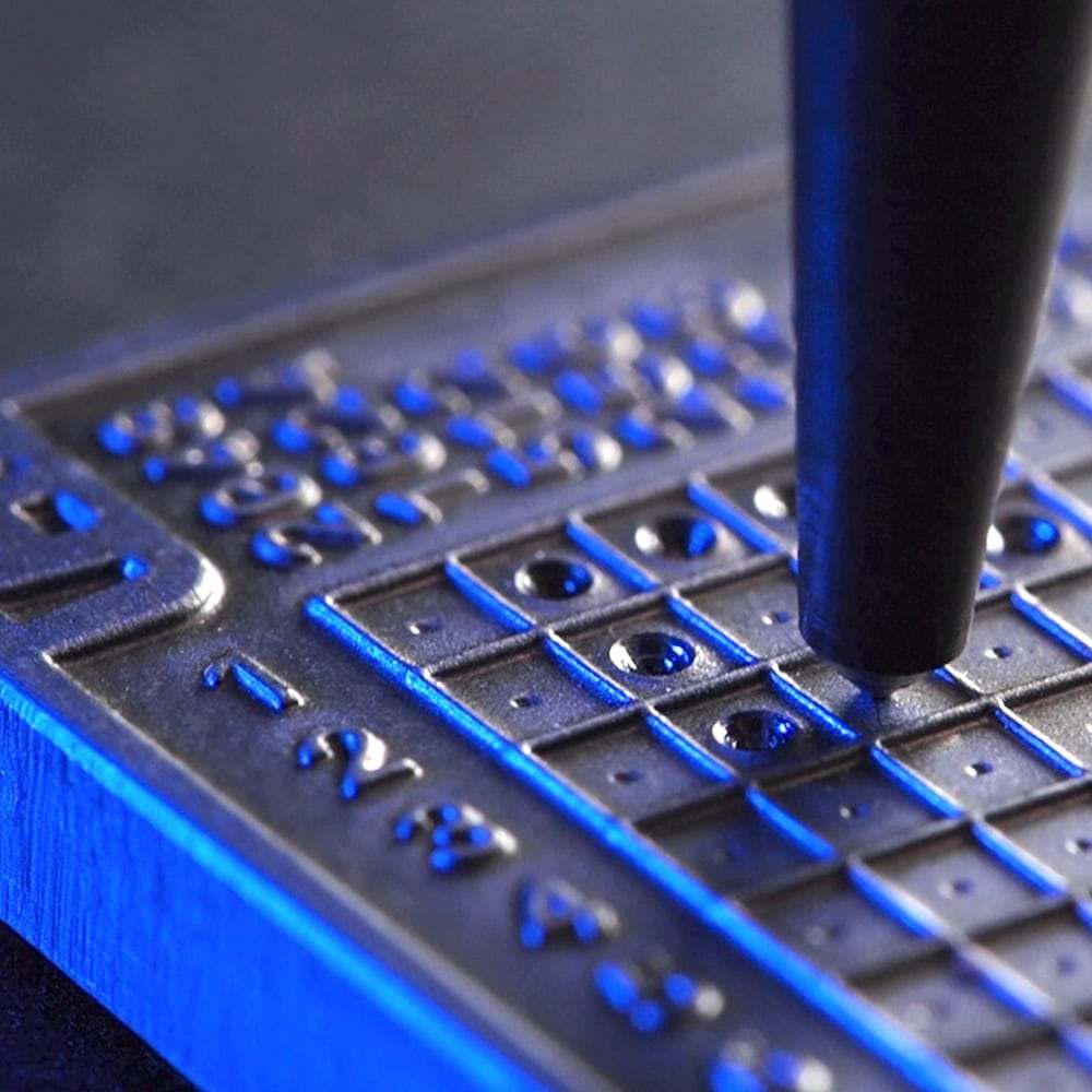 Tiny Seed Titan backup device made of corrosion-resistant pure titanium with guided stamping and NFC protective cover