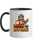 Weiße Tasse mit dem Pixel-Helden, Henkel und Innenseite in Dunkelgrün