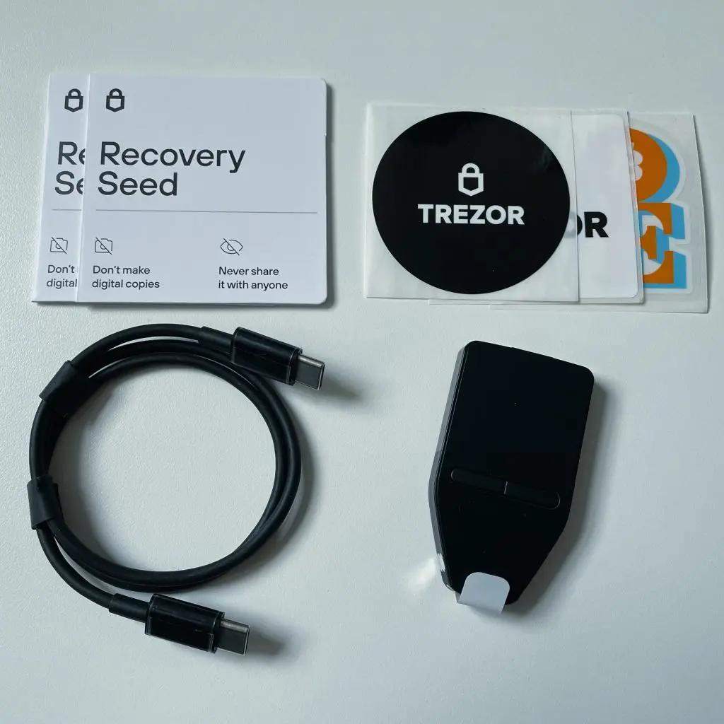 Trezor Safe 3 Hardware Wallet in verschiedenen Farben mit Secure Element und USB-C-Kabel